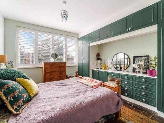 House for sale in Woodcote, Epsom