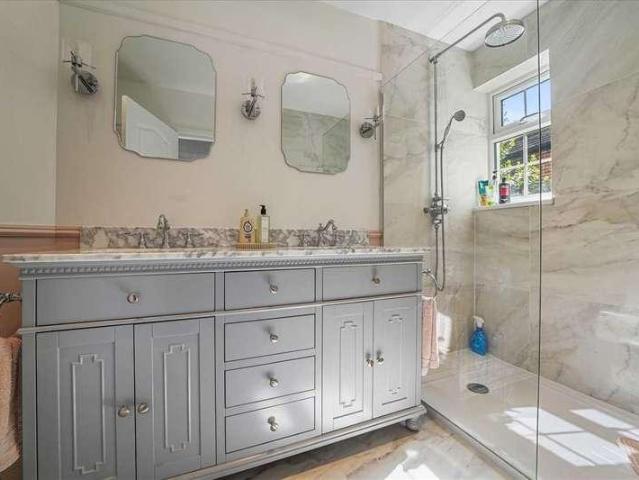 House for sale in Holland-on-Sea, Dale Hill