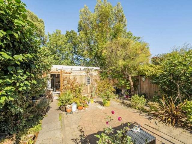 House for sale in Colindale, Greater London