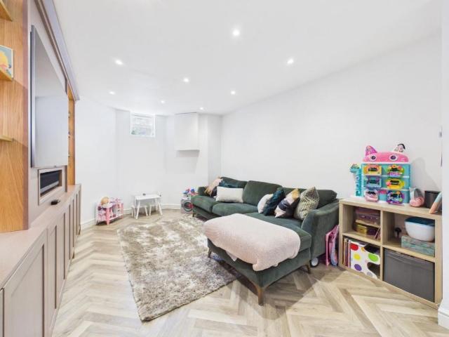 House for sale in Priestthorpe, Crossflatts