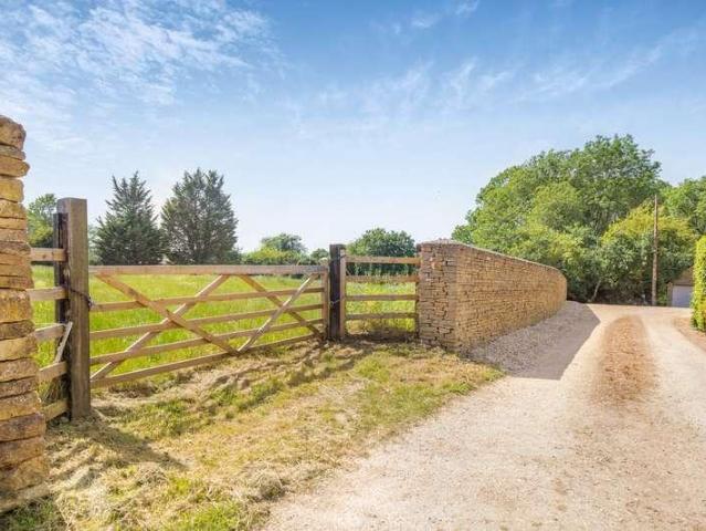 House for sale in Mixbury, Evershot
