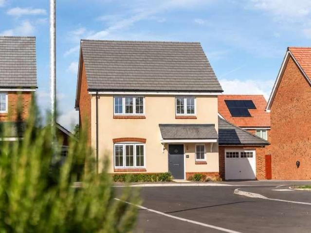 House for sale in Chertsey, Runnymede