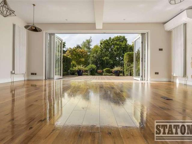 House for sale in Whetstone, Greater London