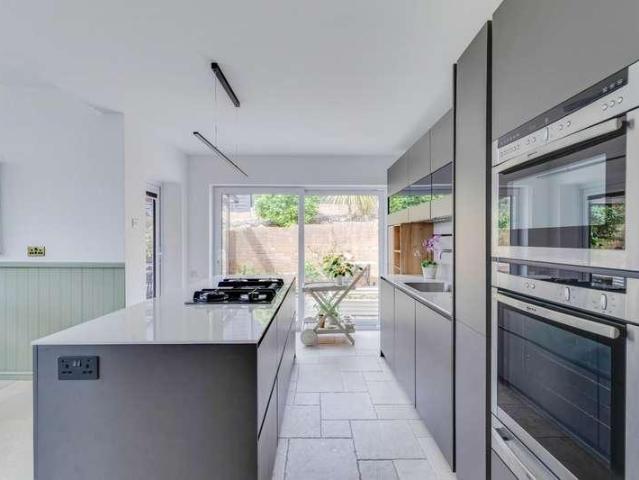 House for sale in The Knap, Barry