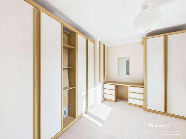 House for sale in Greenham