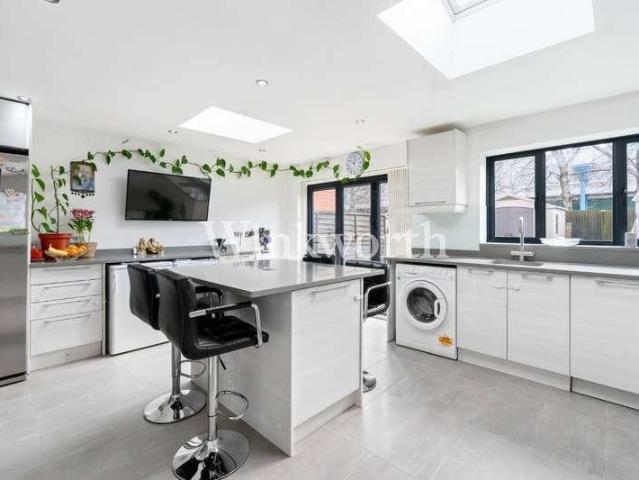 House for sale in Bowes Park, Bowes