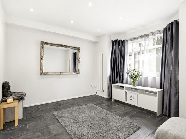 House for rent in London Borough of Ealing, Greater London
