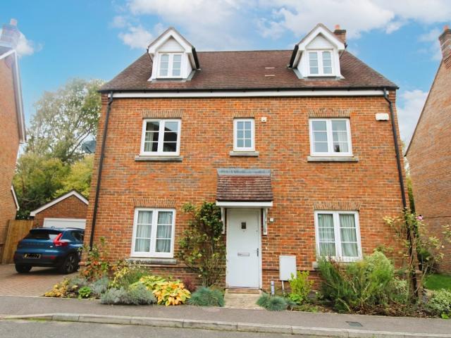 House for rent in Perryfields, West Sussex