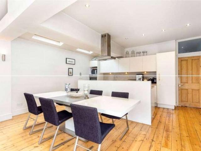 House for rent in Earlsfield, Greater London