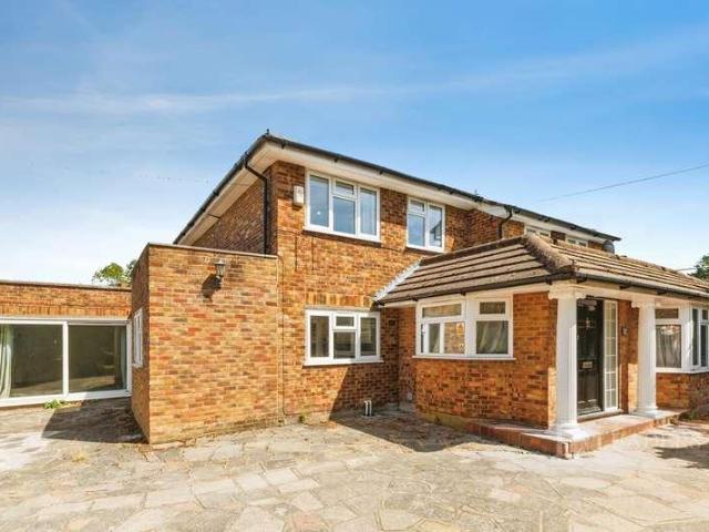 House for rent in Woodcote, Epsom