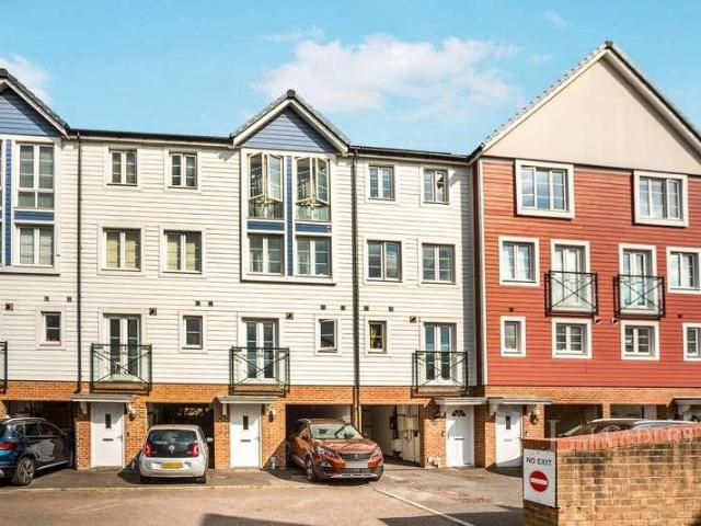 House for rent in Brook Street, Bourne Vale