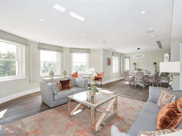House for rent in Chalk Farm, Greater London