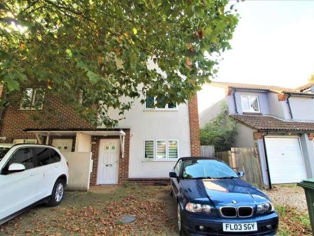House for rent in Silvertown, Greater London