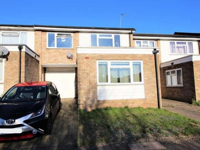 Apartment for rent in Cowley, Greater London
