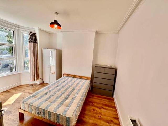 House for rent in London Borough of Ealing, Hanwell