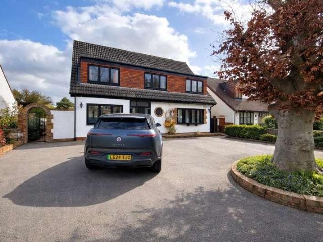 House for rent in Lower Halliford, Surrey