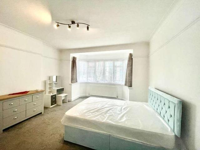 Apartment for rent in London Borough of Ealing, Hanwell