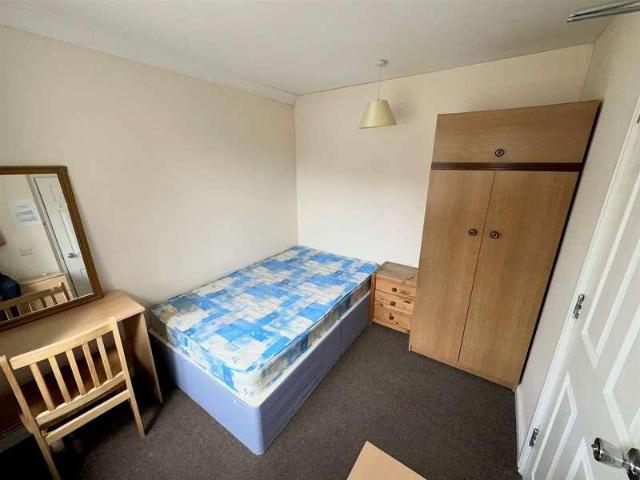 Apartment for rent in Cowley, Greater London