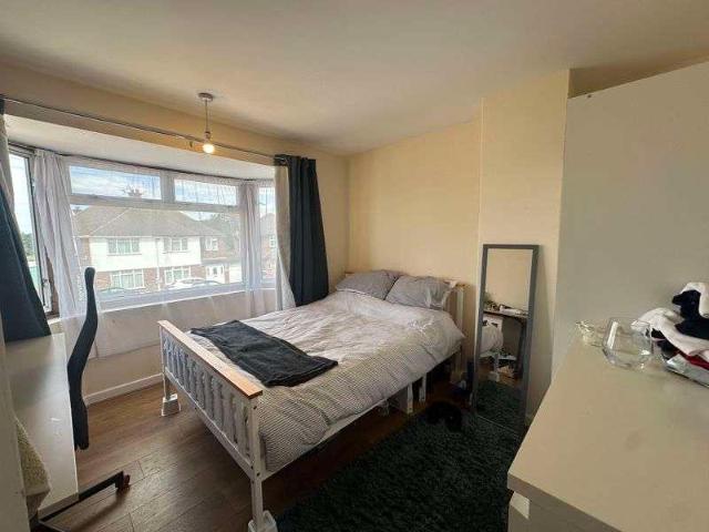 Apartment for rent in Cowley, Greater London