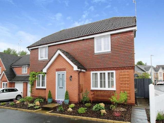 House for rent in Green Close, Warwickshire