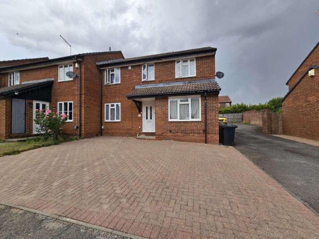House for rent in Round Green, Luton