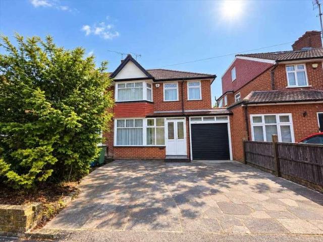 House for rent in Little Stanmore, Greater London