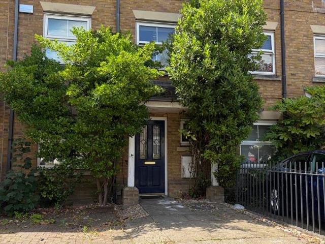 House for rent in Summerstown, Greater London