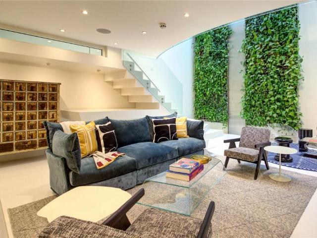 Townhouse for rent in Kensington, South Kensington