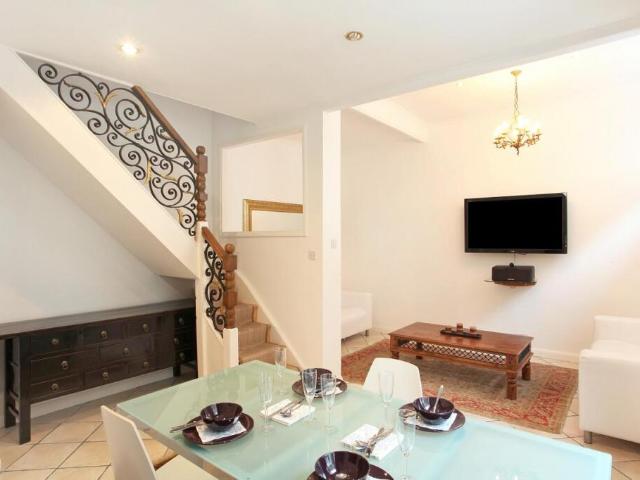 Townhouse for rent in Kensington, South Kensington