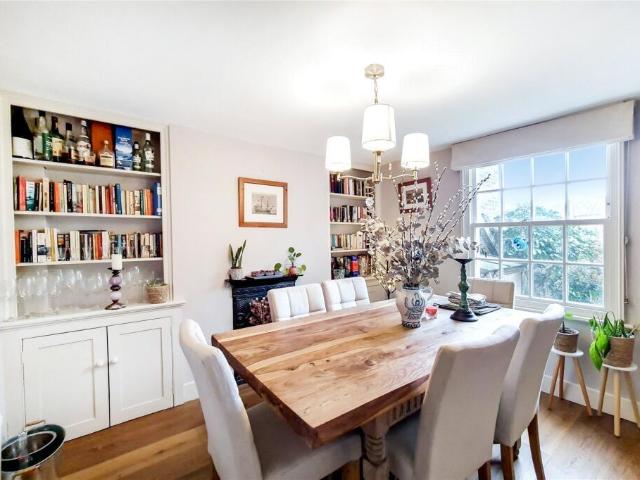 Terraced House for rent in Greenwich, Royal Borough of Greenwich