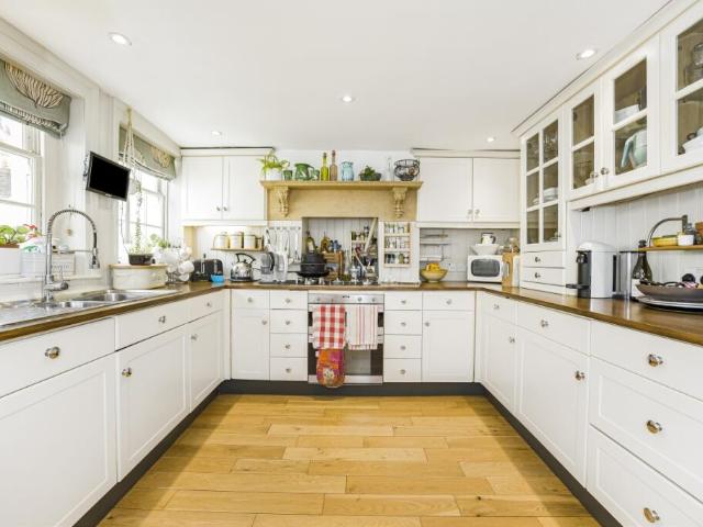 Terraced House for rent in Greenwich, Royal Borough of Greenwich