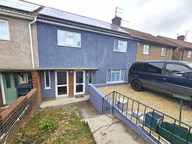 Terraced House for rent in Warmley, Warmley