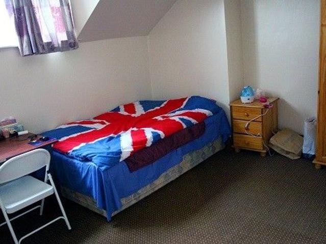 Room for rent in Hyde Park, West Yorkshire