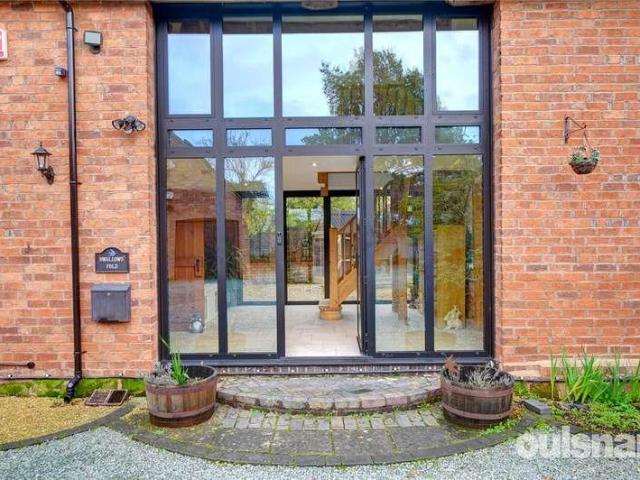 House for sale in Bromsgrove, Worcestershire