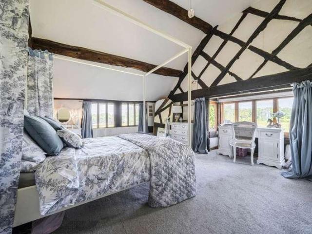Property for sale in Pembridge
