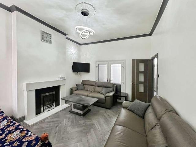 Property for sale in Gilnow, Bolton