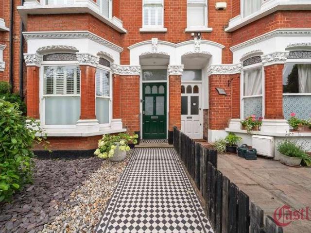 Property for sale in Stroud Green, Greater London