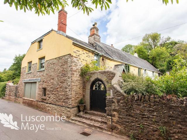 Property for sale in Compton, Strode