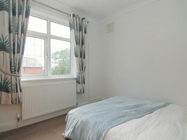 House for sale in Farnley, West Yorkshire