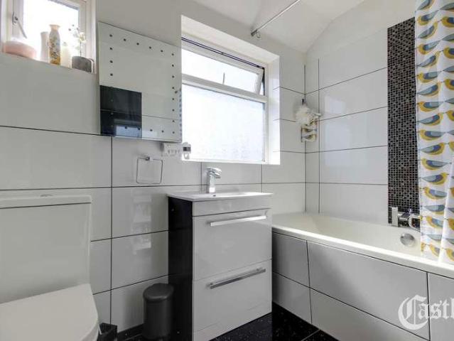 Property for sale in Bowes, Greater London