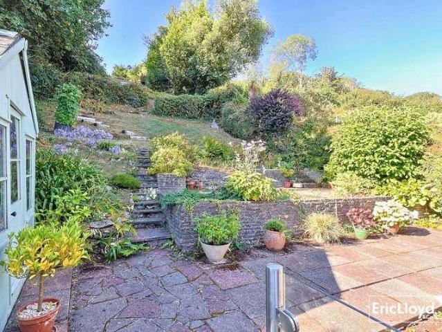 Property for sale in Broadsands