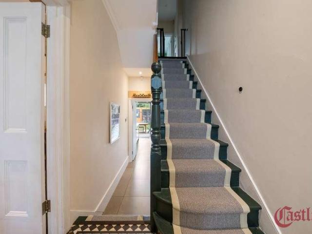 Property for sale in Stroud Green, Greater London
