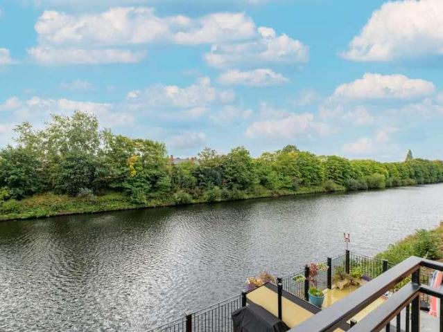 Property for sale in Wilderspool, Warrington
