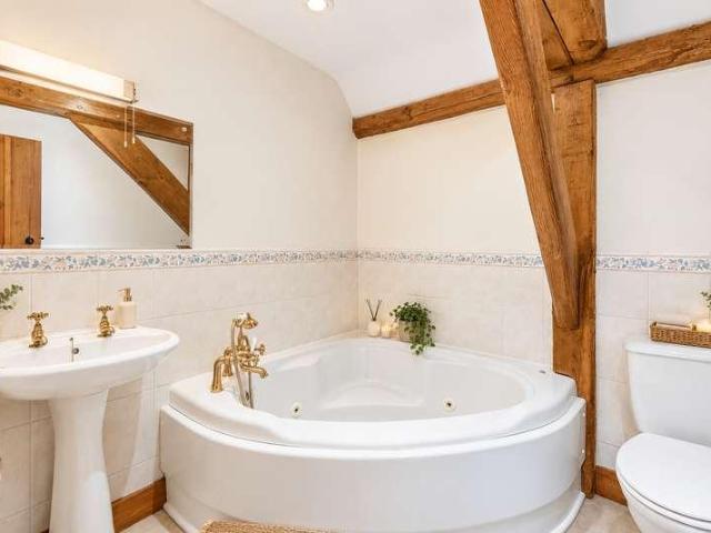 Property for sale in Lakers Green, Waverley