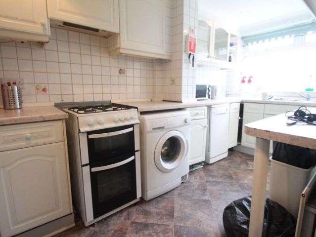 Apartment for rent in Cowley, Greater London