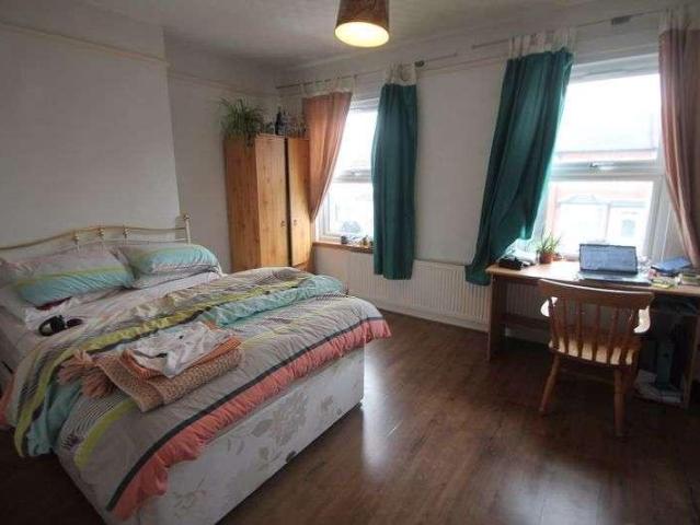 Apartment for rent in Cowley, Greater London