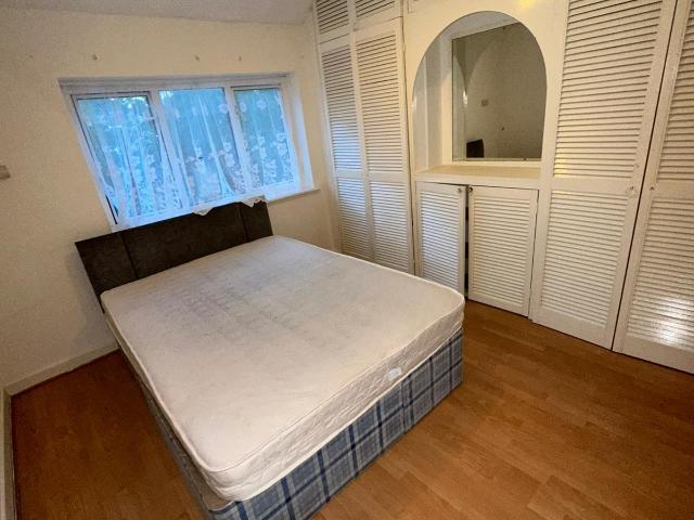 House for rent in Charlesworth, East Midlands