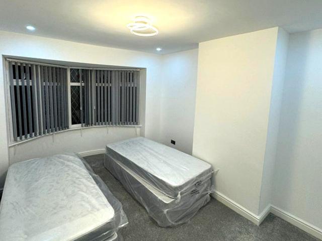 House for rent in Hollinwood, Pendock