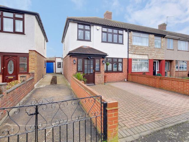 House for rent in South Hornchurch, Greater London