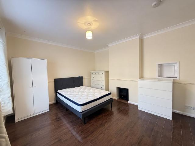 House for rent in Poplar Grove, Greater London
